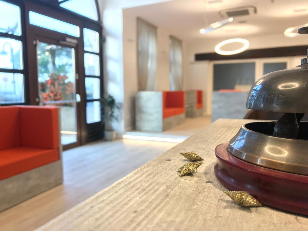 多加纳酒店 西尔米奥奈 外观 照片